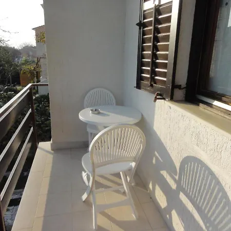 Apartment Near Bijeca In Medulin
