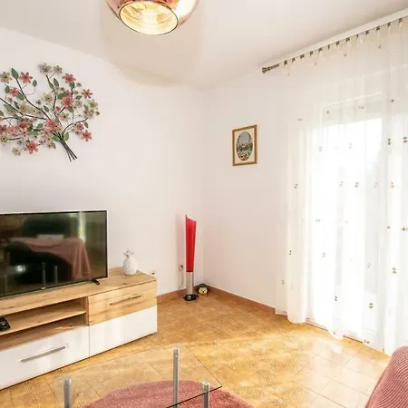 Near Bijeca In Apartment