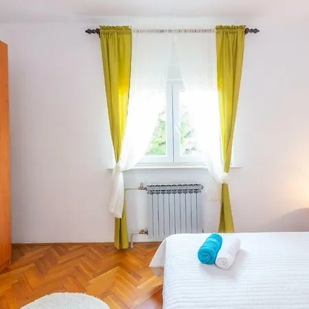 Near Bijeca In Apartment