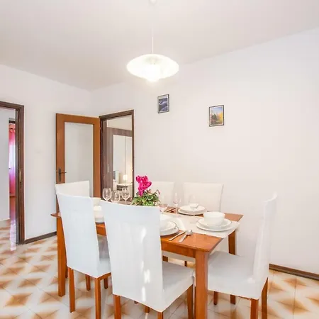 Apartment Near Bijeca In