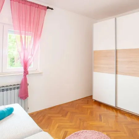 Near Bijeca In Apartment
